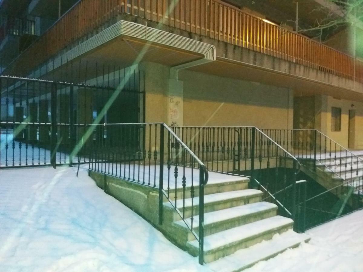 Apartamento nuevo céntrico en jaca Exterior foto